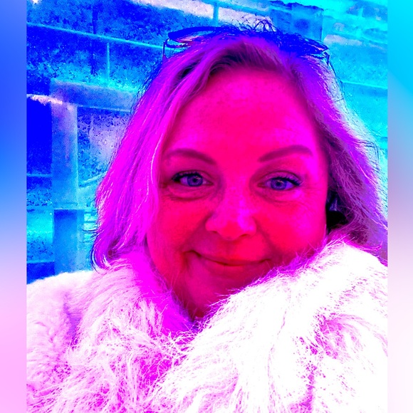 Posh Ambassador The Paula Dean Of Posh! Jennifer 🐶 - Picture 8 of 8